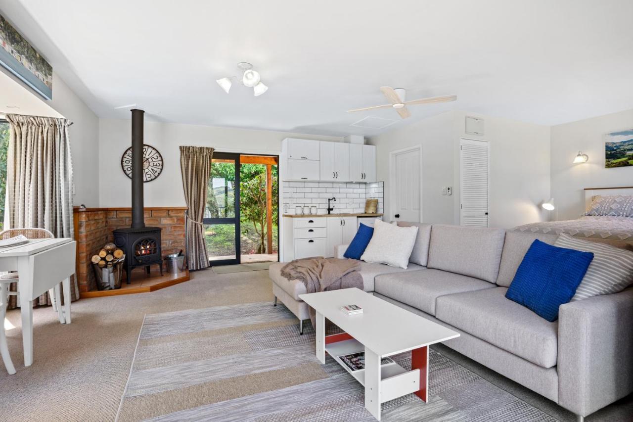 Woodside - Akaroa Holiday Cottage エクステリア 写真